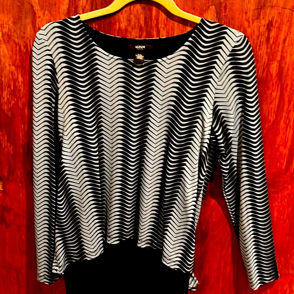 ALFANI Petite hi low Blk/blue Long sleeve top